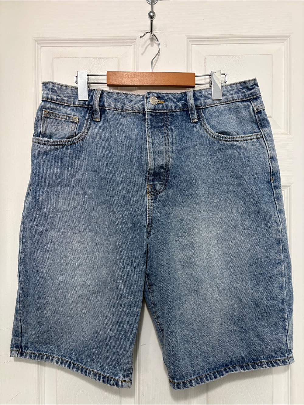refuge Denim Faded Medium Wash Baggy Fit Shorts